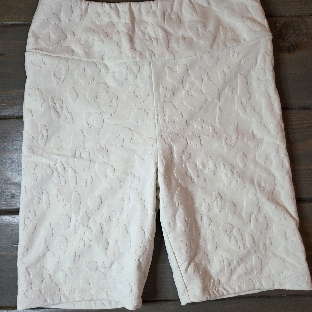 Twenty Montréal Textured Biker Shorts Cream High Waist Made in Canada Size M